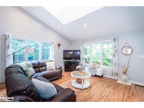 1240 Methodist Point Road, Tiny, ON - Indoor Photo Showing Living Room