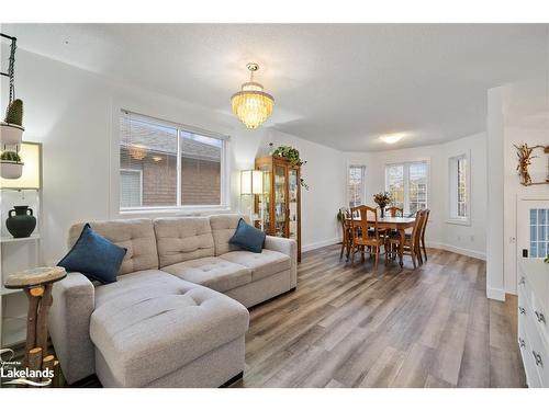 47 Butternut Drive, Barrie, ON - Indoor Photo Showing Living Room