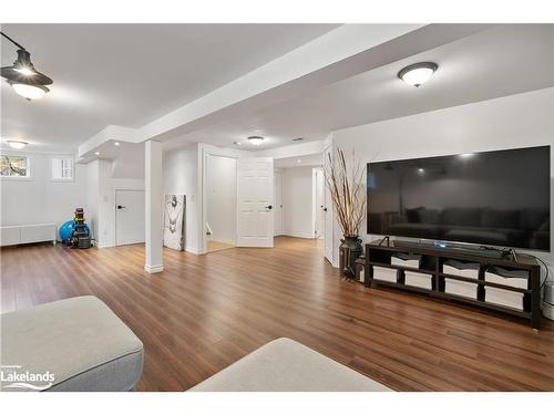 47 Butternut Drive, Barrie, ON - Indoor Photo Showing Living Room