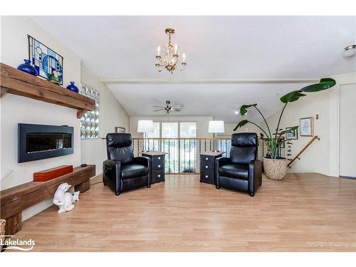 671 Algonquin Drive, Midland, ON - Indoor Photo Showing Living Room