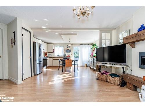 671 Algonquin Drive, Midland, ON - Indoor Photo Showing Living Room