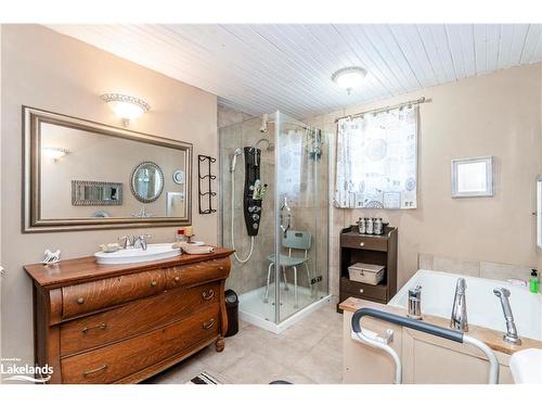 671 Algonquin Drive, Midland, ON - Indoor Photo Showing Bathroom