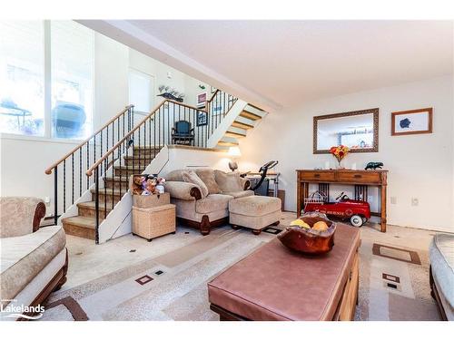 671 Algonquin Drive, Midland, ON - Indoor Photo Showing Living Room