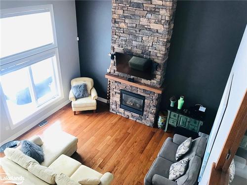 5 Sierra Trail, Collingwood, ON - Indoor Photo Showing Living Room With Fireplace