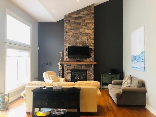 5 Sierra Trail, Collingwood, ON - Indoor Photo Showing Living Room With Fireplace