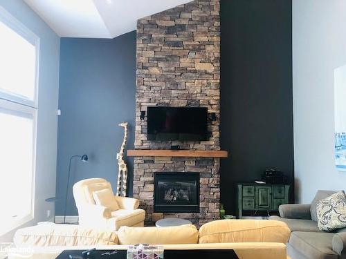 5 Sierra Trail, Collingwood, ON - Indoor Photo Showing Living Room With Fireplace