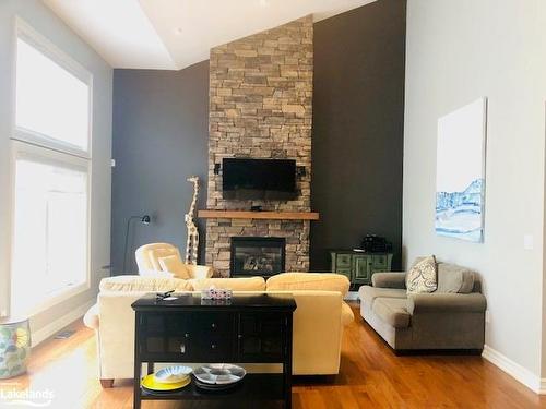 5 Sierra Trail, Collingwood, ON - Indoor Photo Showing Living Room With Fireplace