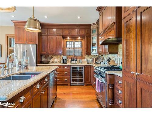 148 Snowbridge Way, The Blue Mountains, ON - Indoor Photo Showing Kitchen With Double Sink With Upgraded Kitchen