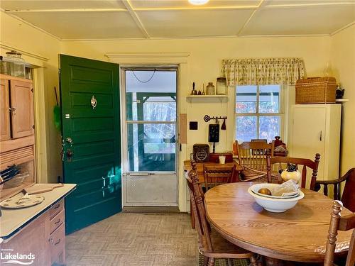 1627 Houseys Rapids Rd, Gravenhurst, ON - Indoor Photo Showing Dining Room