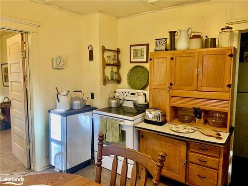 1627 Houseys Rapids Rd, Gravenhurst, ON - Indoor Photo Showing Kitchen