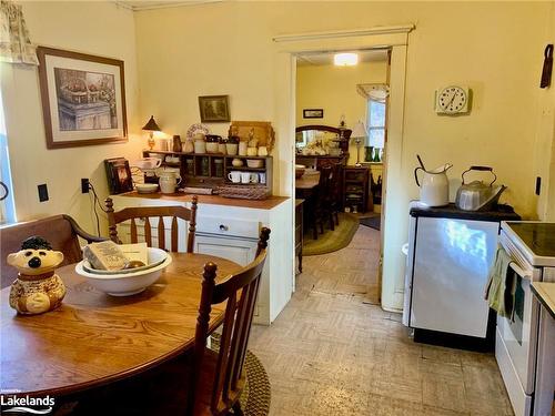 1627 Houseys Rapids Rd, Gravenhurst, ON - Indoor Photo Showing Dining Room