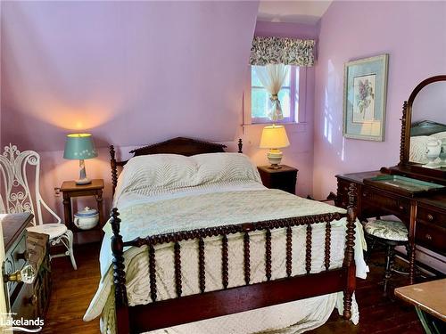 1627 Houseys Rapids Rd, Gravenhurst, ON - Indoor Photo Showing Bedroom