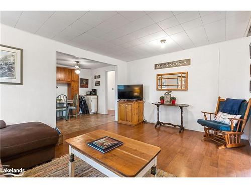 1036 Bowyers Beach Road, Bracebridge, ON - Indoor Photo Showing Living Room