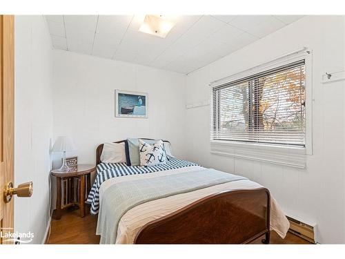 1036 Bowyers Beach Road, Bracebridge, ON - Indoor Photo Showing Bedroom