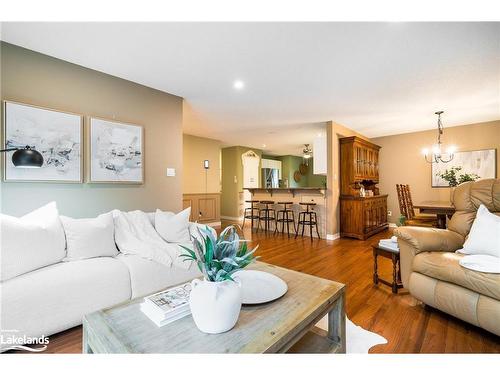 84 Wasaga Sands Drive, Wasaga Beach, ON - Indoor Photo Showing Living Room