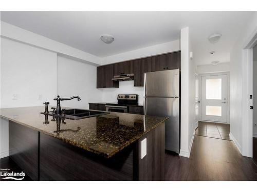 204-7 Anchorage Crescent, Collingwood, ON - Indoor Photo Showing Kitchen With Stainless Steel Kitchen