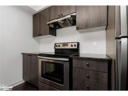 204-7 Anchorage Crescent, Collingwood, ON - Indoor Photo Showing Kitchen With Stainless Steel Kitchen