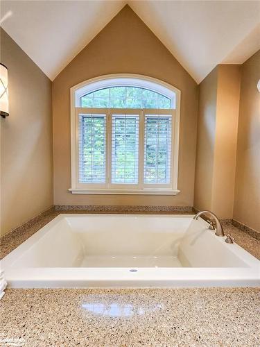 Sandfield 2 Week 10-3876 Muskoka Road 118, Port Carling, ON - Indoor Photo Showing Bathroom