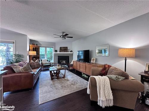 59-22 Ramblings Way, Collingwood, ON - Indoor Photo Showing Living Room