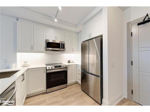 520-1 Hume Street, Collingwood, ON - Indoor Photo Showing Kitchen