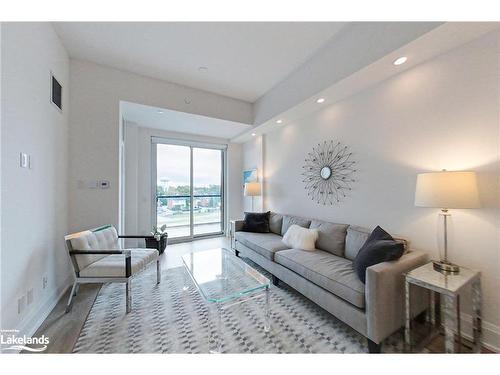 520-1 Hume Street, Collingwood, ON - Indoor Photo Showing Living Room