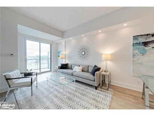 520-1 Hume Street, Collingwood, ON - Indoor Photo Showing Living Room