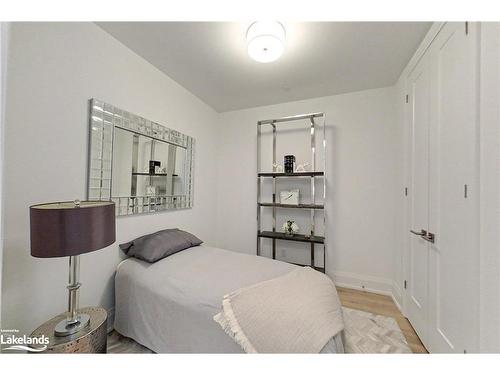 520-1 Hume Street, Collingwood, ON - Indoor Photo Showing Bedroom