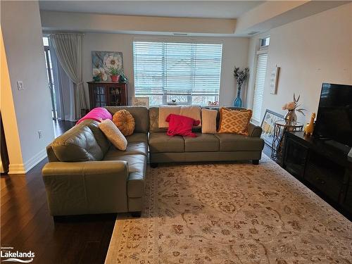 203-1 Shipyard Lane, Collingwood, ON - Indoor Photo Showing Living Room