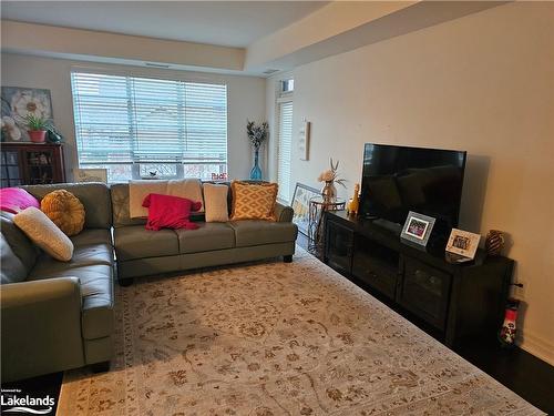 203-1 Shipyard Lane, Collingwood, ON - Indoor Photo Showing Living Room