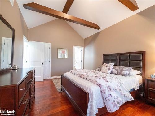 4330 Marr Lane, Coldwater, ON - Indoor Photo Showing Bedroom