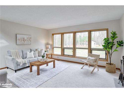 91 Clarke Crescent, Port Sydney, ON - Indoor Photo Showing Living Room