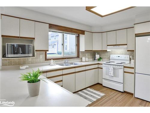 91 Clarke Crescent, Port Sydney, ON - Indoor Photo Showing Kitchen With Double Sink