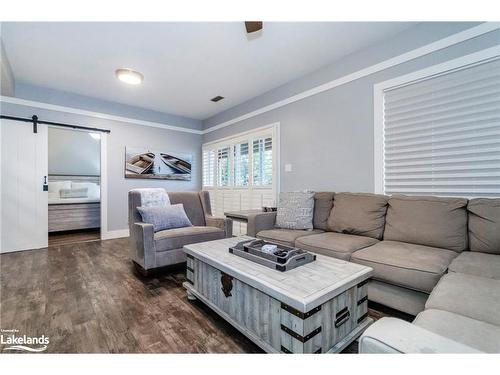 1749 Champlain Road, Tiny, ON - Indoor Photo Showing Living Room