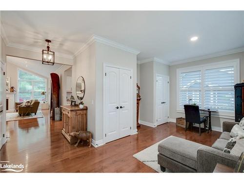 17 Gainsborough Road, Bracebridge, ON - Indoor Photo Showing Living Room