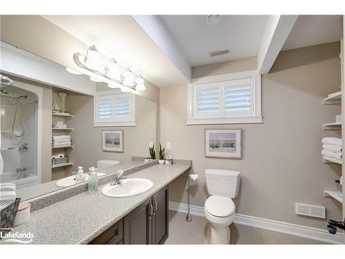 17 Gainsborough Road, Bracebridge, ON - Indoor Photo Showing Bathroom