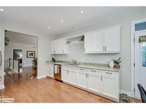 17 Gainsborough Road, Bracebridge, ON - Indoor Photo Showing Kitchen