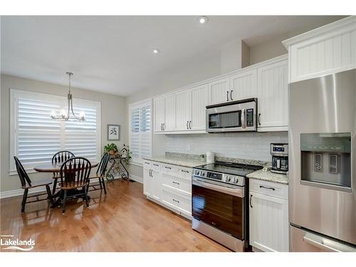 17 Gainsborough Road, Bracebridge, ON - Indoor Photo Showing Kitchen