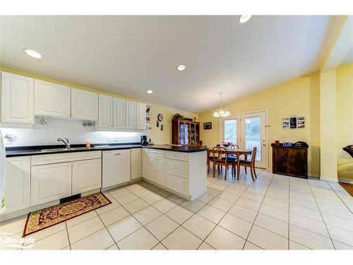 45 Pennsylvania Avenue, Wasaga Beach, ON - Indoor Photo Showing Kitchen