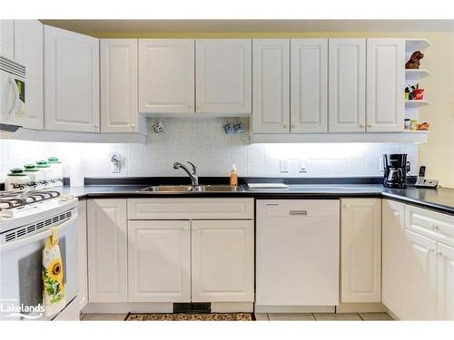 45 Pennsylvania Avenue, Wasaga Beach, ON - Indoor Photo Showing Kitchen With Double Sink