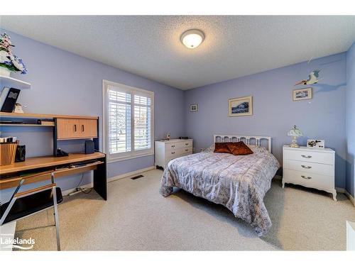 45 Pennsylvania Avenue, Wasaga Beach, ON - Indoor Photo Showing Bedroom