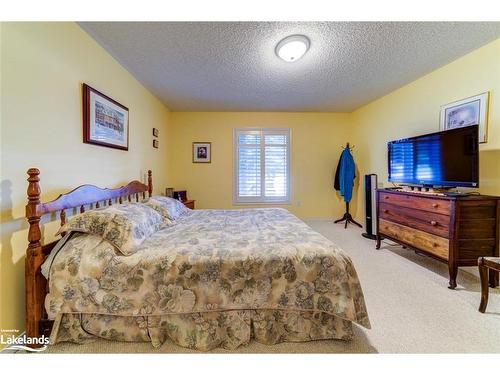 45 Pennsylvania Avenue, Wasaga Beach, ON - Indoor Photo Showing Bedroom