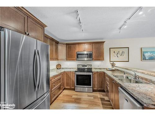 17-820 Jane Boulevard, Midland, ON - Indoor Photo Showing Kitchen With Stainless Steel Kitchen With Double Sink