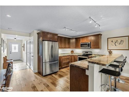 17-820 Jane Boulevard, Midland, ON - Indoor Photo Showing Kitchen With Stainless Steel Kitchen