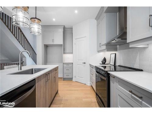 120 Schooners Lane, The Blue Mountains, ON - Indoor Photo Showing Kitchen With Upgraded Kitchen