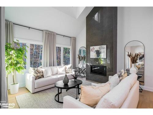 120 Schooners Lane, The Blue Mountains, ON - Indoor Photo Showing Living Room