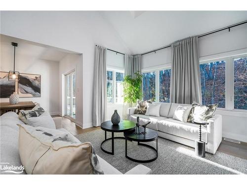 120 Schooners Lane, The Blue Mountains, ON - Indoor Photo Showing Living Room