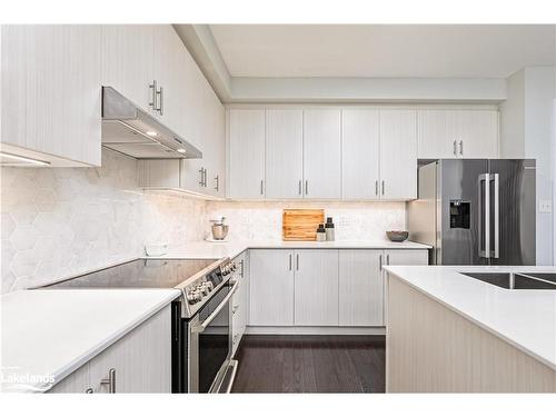 87 Mclean Avenue, Collingwood, ON - Indoor Photo Showing Kitchen With Double Sink With Upgraded Kitchen