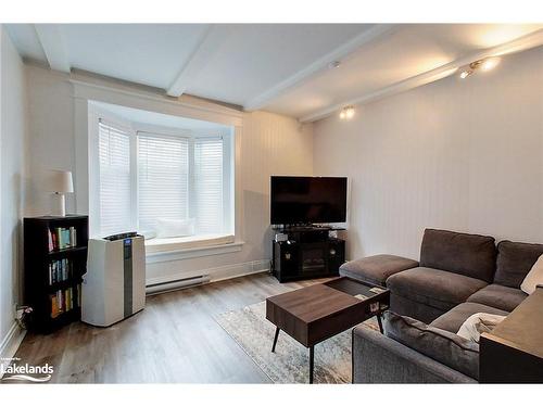 32 Nelson Street E, Meaford Municipality, ON - Indoor Photo Showing Living Room