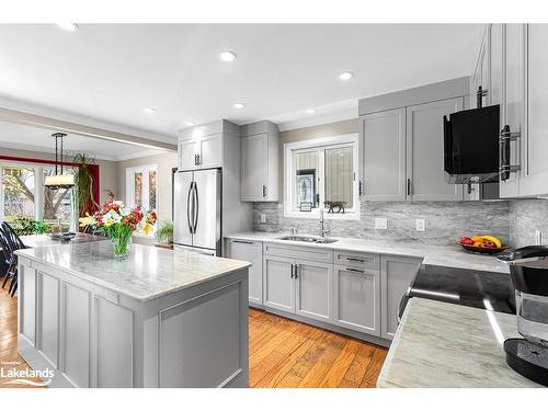 125 Pioneer Lane, The Blue Mountains, ON - Indoor Photo Showing Kitchen With Upgraded Kitchen