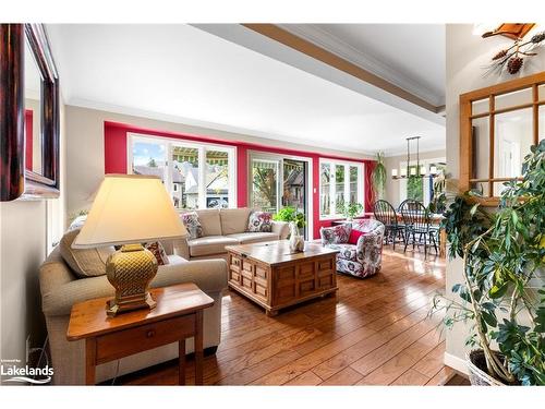 125 Pioneer Lane, The Blue Mountains, ON - Indoor Photo Showing Living Room